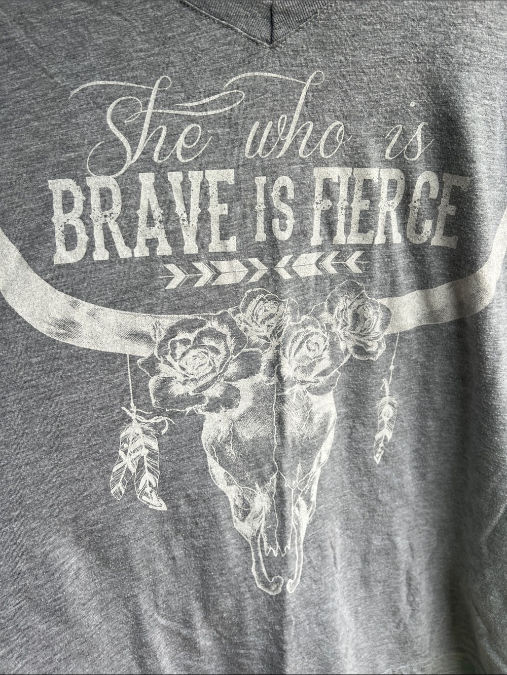 Gray Graphic V-Neck Tee with Bull Skull Print 🐂 size Large